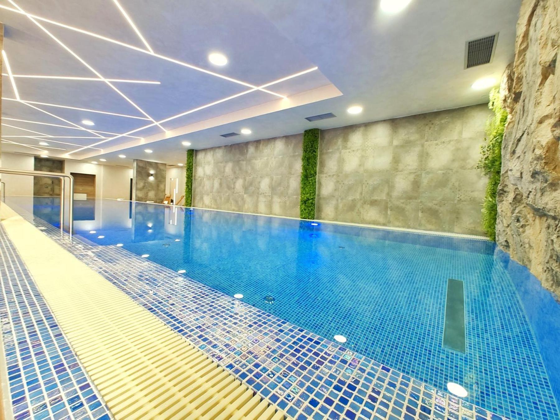 公寓 Primus Sa Bazenom,spa&wellness Centrom-velika Recepcija 125 *