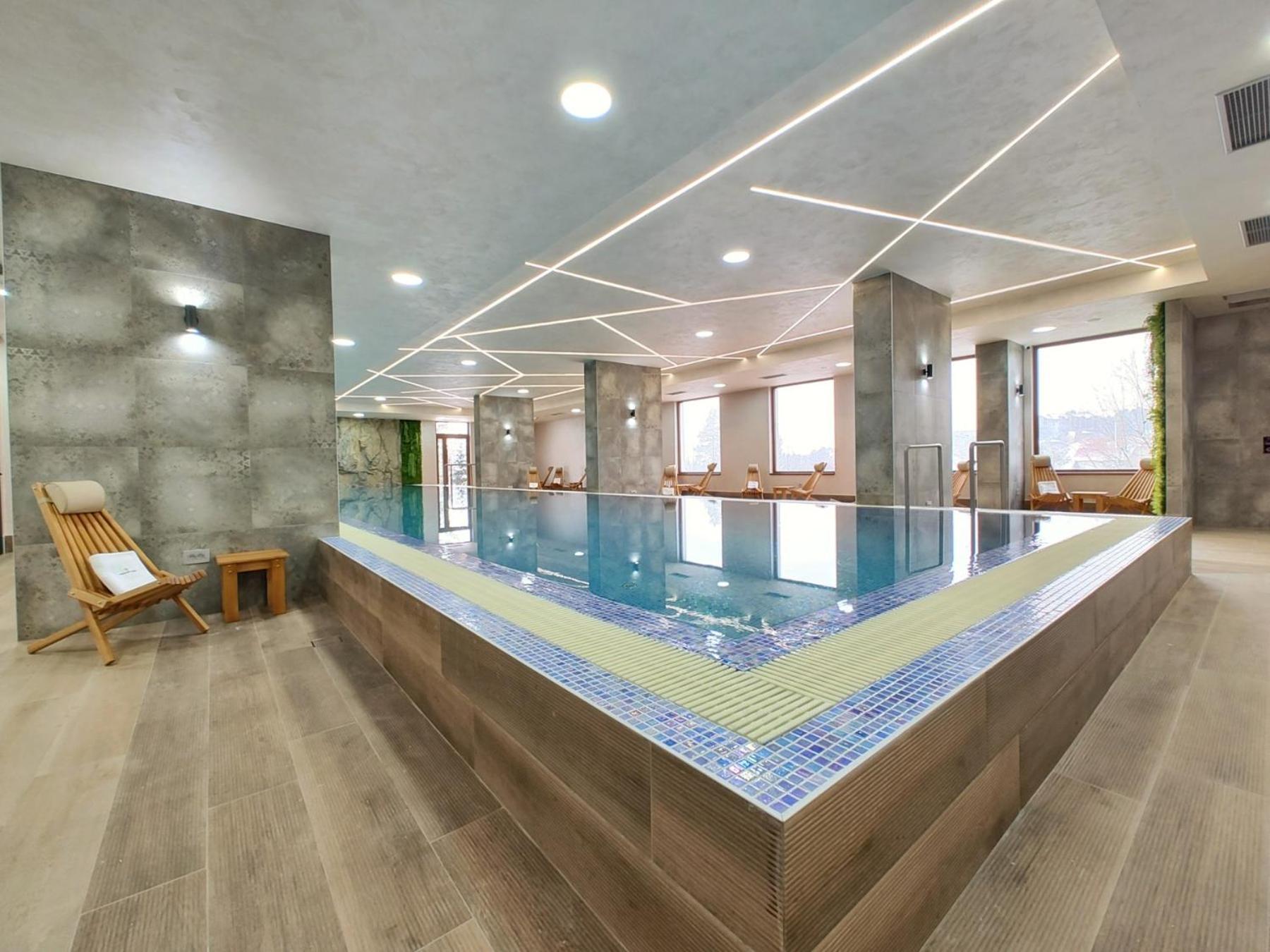 Primus Sa Bazenom,spa&wellness Centrom-velika Recepcija 125 *