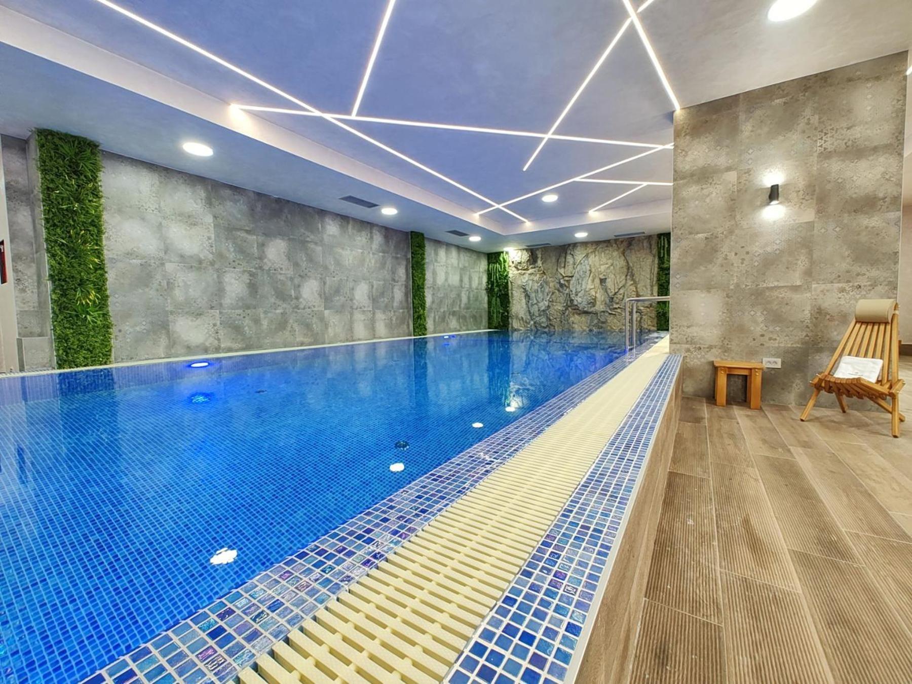 Primus Sa Bazenom,spa&wellness Centrom-velika Recepcija 125 *